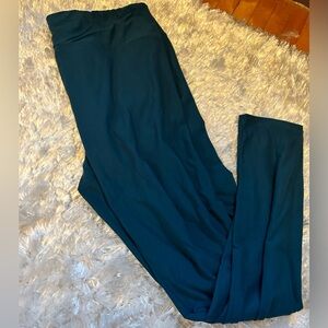 Nice solid color pair of LuLaRoe leggings! Beautiful , dark teal green color!